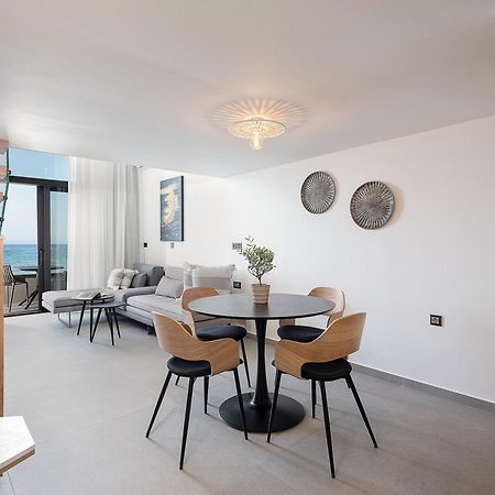 Calla Luxury Seafront Suites Resmo Dış mekan fotoğraf