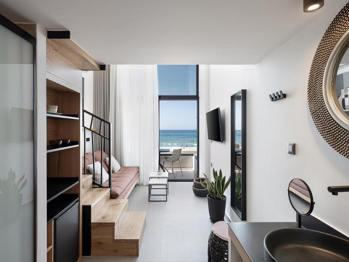 Calla Luxury Seafront Suites Resmo Dış mekan fotoğraf
