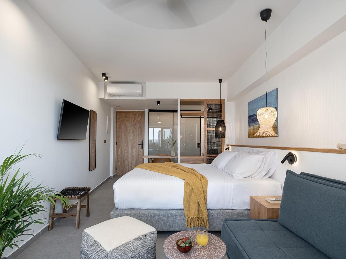 Calla Luxury Seafront Suites Resmo Dış mekan fotoğraf