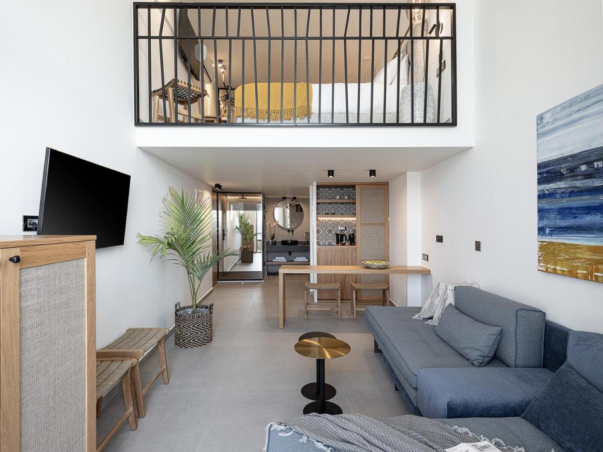 Calla Luxury Seafront Suites Resmo Dış mekan fotoğraf