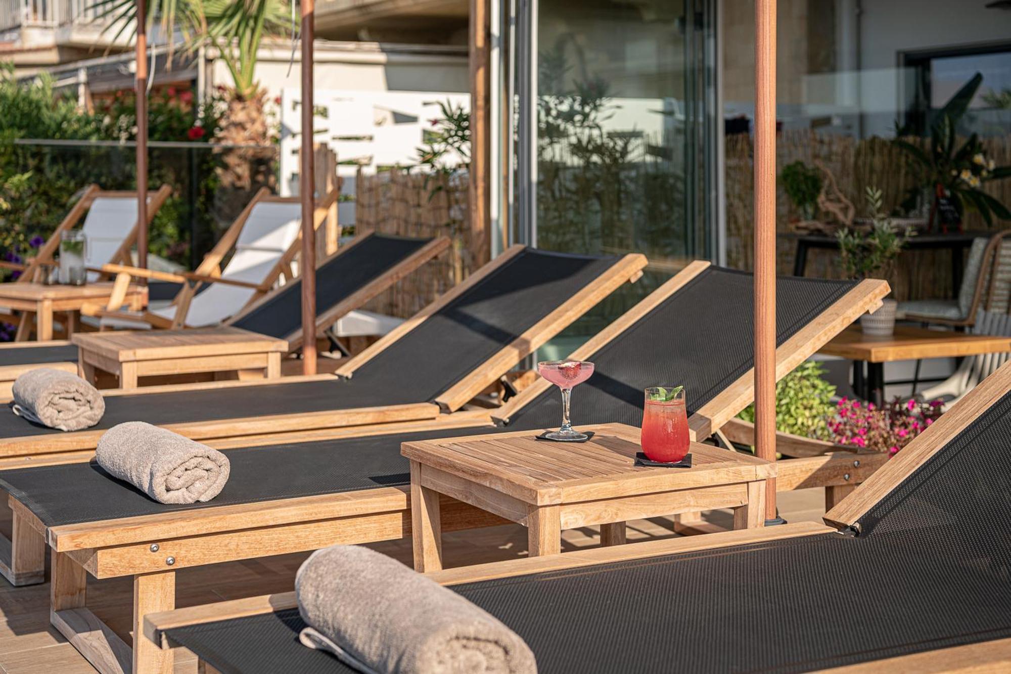 Calla Luxury Seafront Suites Resmo Dış mekan fotoğraf