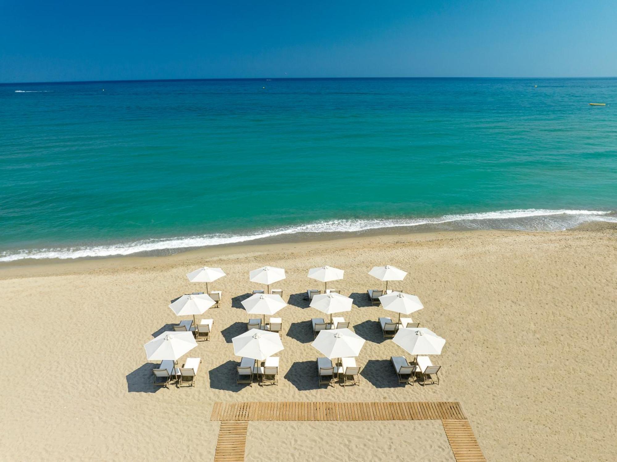Calla Luxury Seafront Suites Resmo Dış mekan fotoğraf