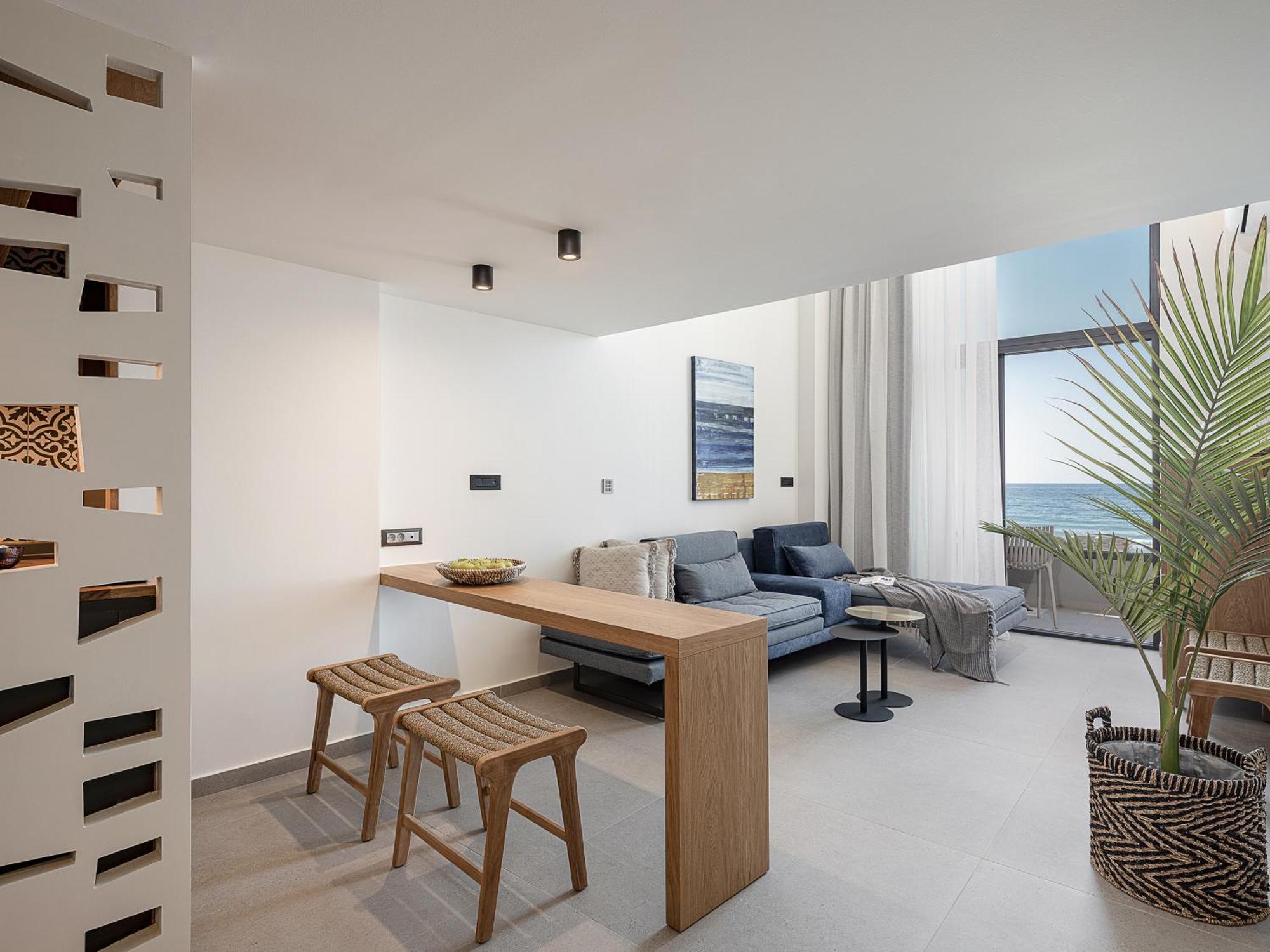 Calla Luxury Seafront Suites Resmo Dış mekan fotoğraf