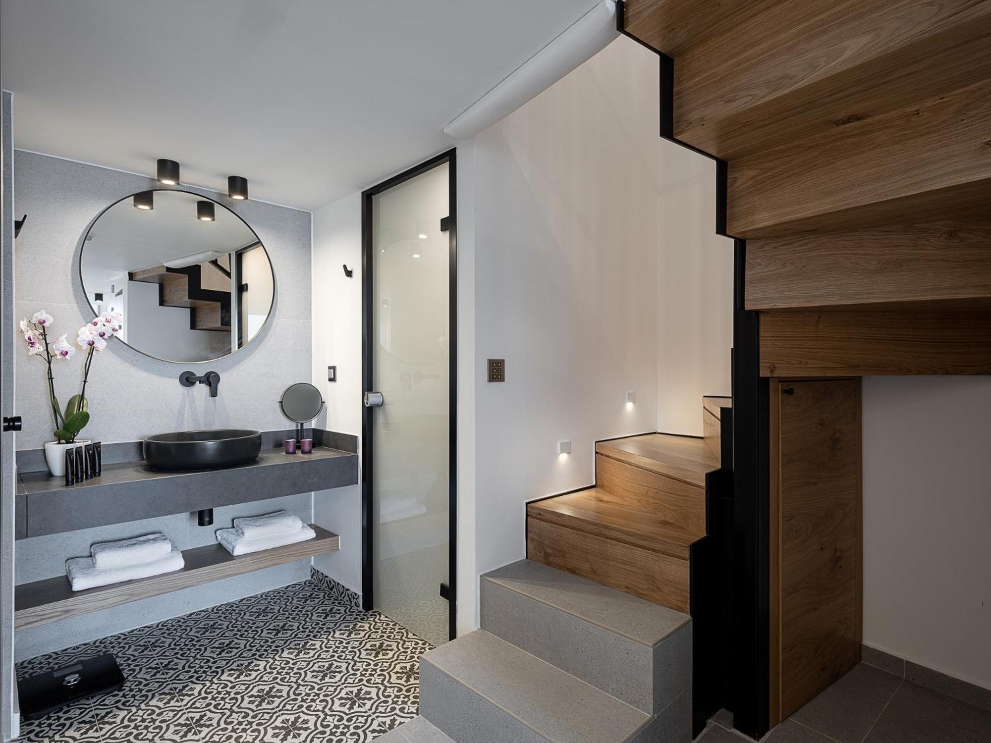 Calla Luxury Seafront Suites Resmo Dış mekan fotoğraf