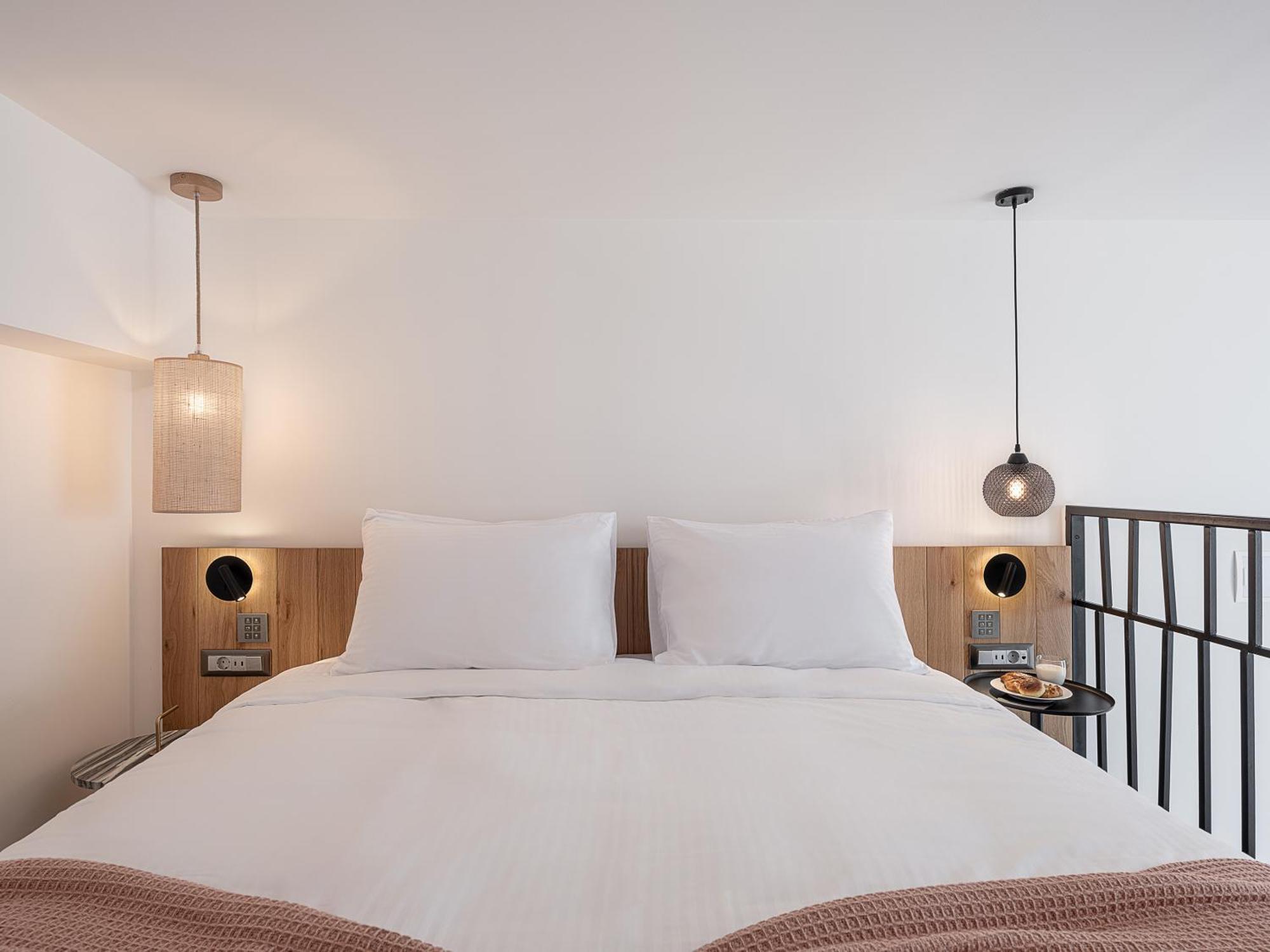 Calla Luxury Seafront Suites Resmo Dış mekan fotoğraf