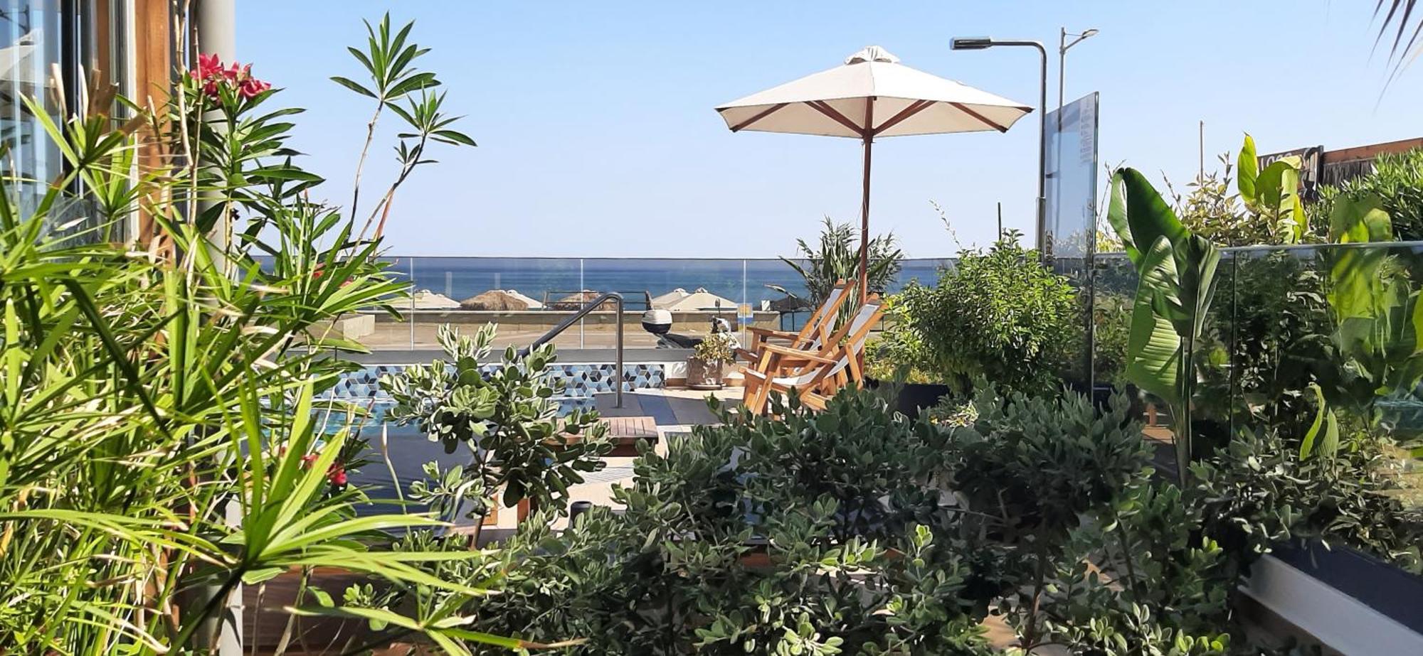 Calla Luxury Seafront Suites Resmo Dış mekan fotoğraf