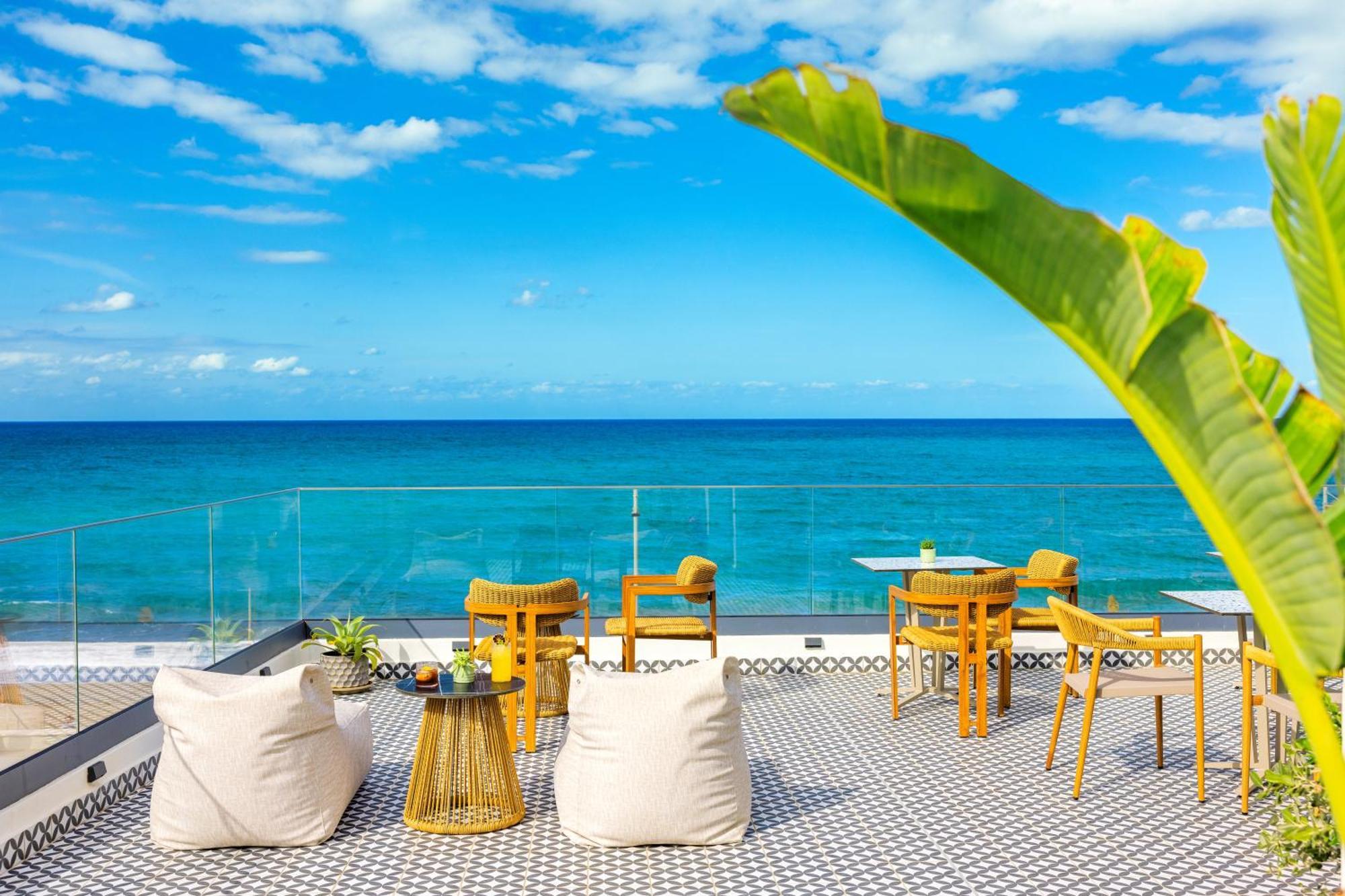 Calla Luxury Seafront Suites Resmo Dış mekan fotoğraf